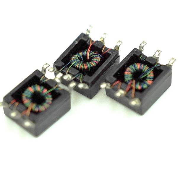 共模扼流線圈丨200uH 1:1 比例棒式扼流電感 | 300mA，RoHS，-40°C 至 +125°C